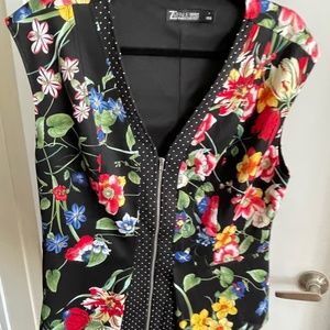 Floral sleeveless top zipup